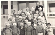 VUODELTA 1961-1962. 1-3 LUOKKALAISIA JOTKA ALOITTIVAT EDELLISESSÄ KOULUSSA.
(MARKKU UKKONEN)